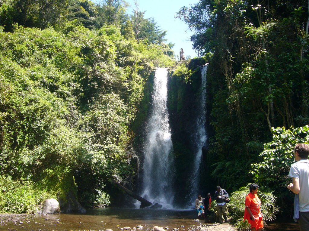 09.2-Marangu-Wasserfall2